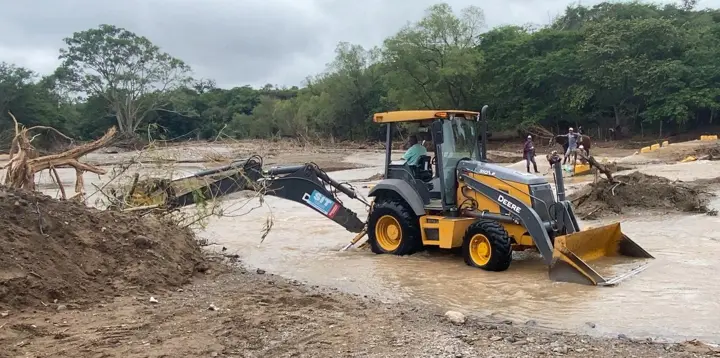 Remoción de troncos y sedimentos